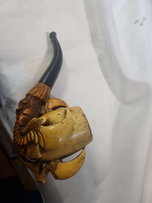 Dragon/egale crlaw pipe (note it has a whole)