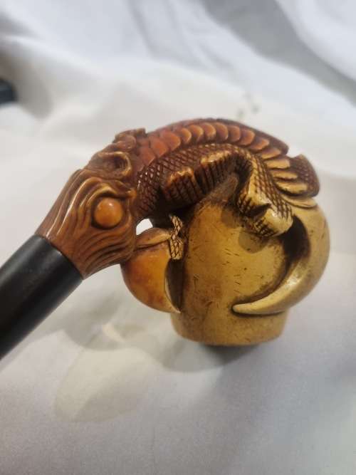 Dragon/egale crlaw pipe (note it has a whole)