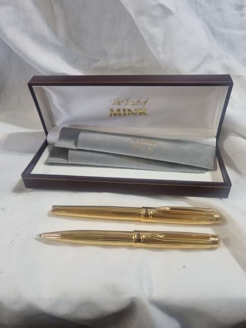 The Touch of mink pen set