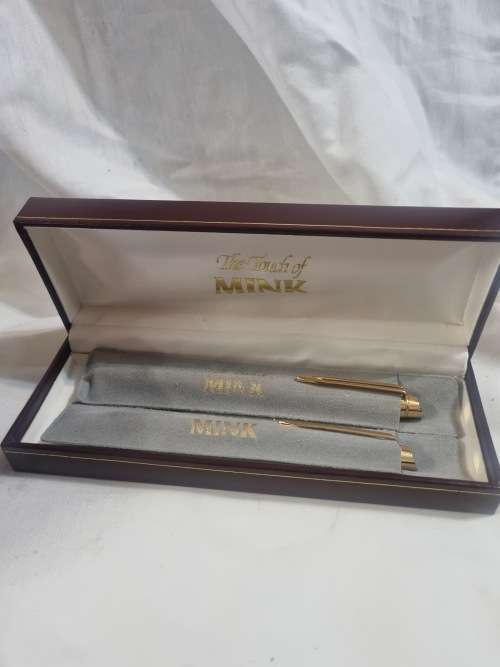 The Touch of mink pen set