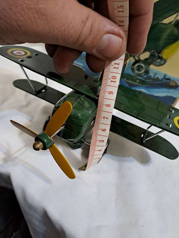 Tinplate airplane