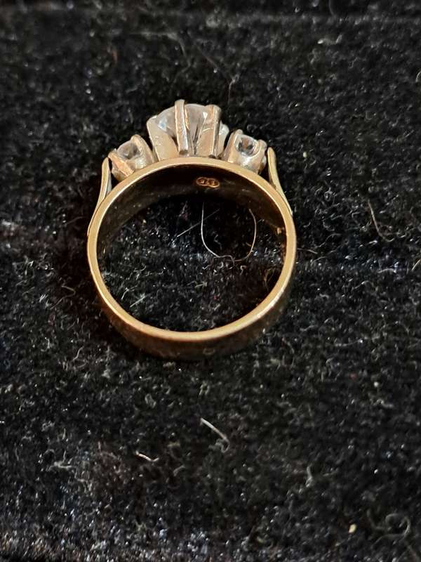 9ct ladies ring with 2 small diamonds and a cubic  and 1 odd cufflink