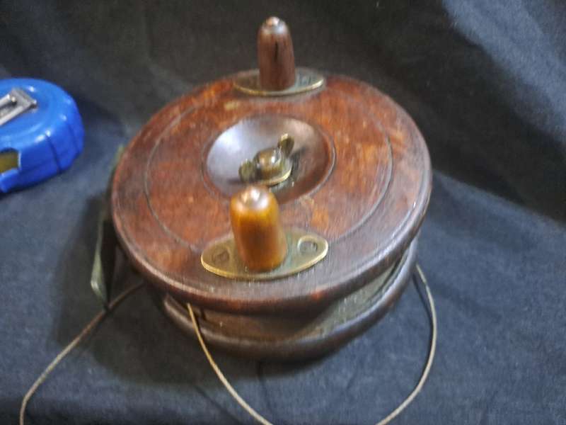 Sadler brass and wooden fishing reel (packed on wood)