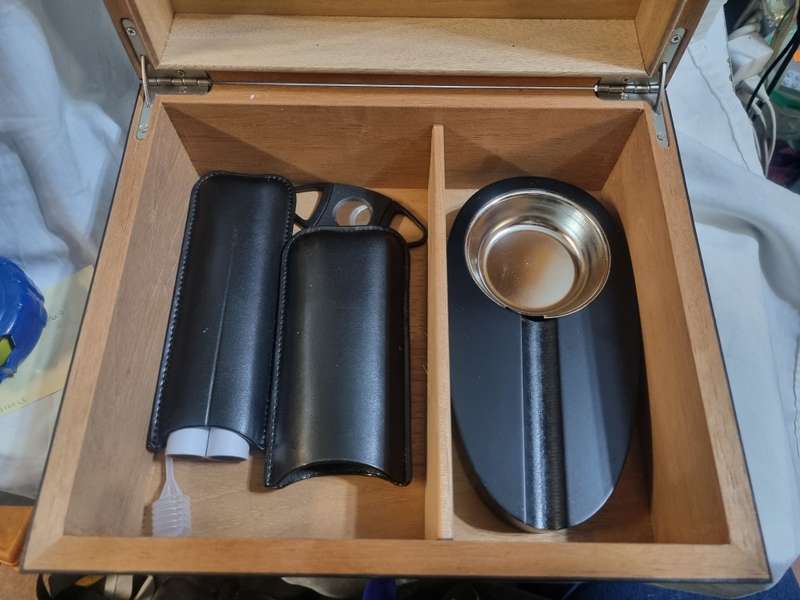 Cigar humidor gift set with ashtray and cutter