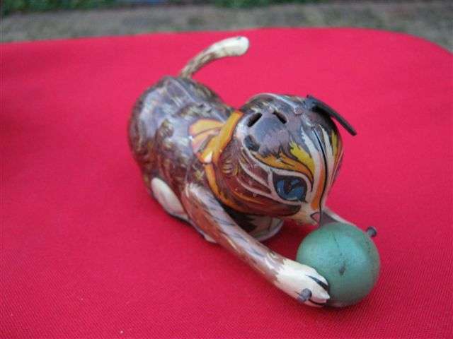 Tin Plate Cat (working but no key) - note one fabric ear missing