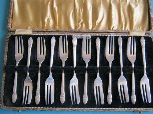set plated cake forks