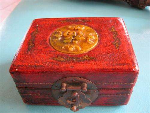 Chinese Box with Dominoes