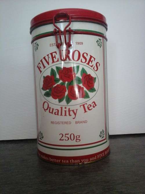 VINTAGE FIVE ROSES TEA TIN