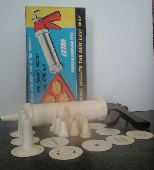 VINTAGE IDEAL COOKIE MAKER