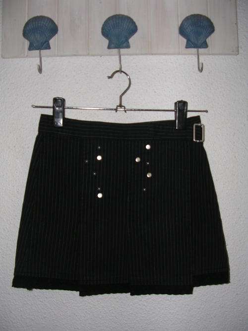 Stunning "BENETTON" Stripe Wrapped Skirt - Size:6-8yrs (OR Height 145-150cm)
