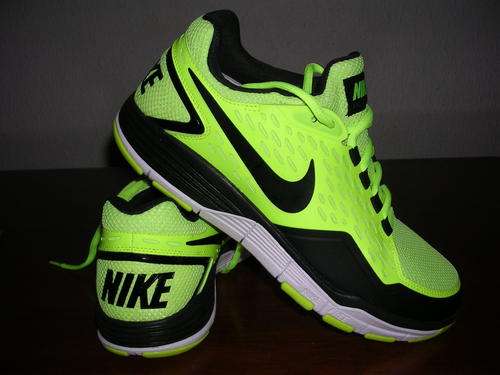 ** 100% AUTHENTIC **  NIKE Glow in the Dark Running Shoes  Size : UK7.5