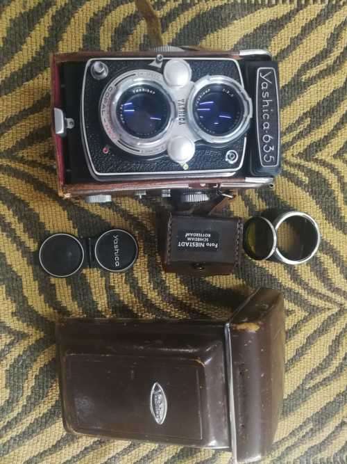 YASHICA 635 ANTIQUE FILM CAMERA