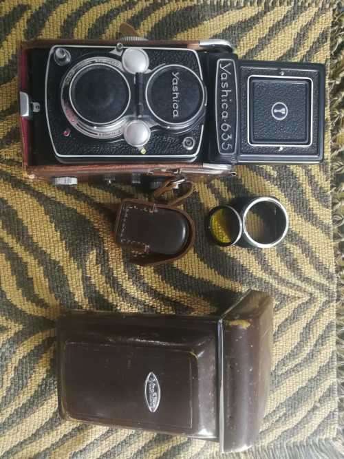 YASHICA 635 ANTIQUE FILM CAMERA