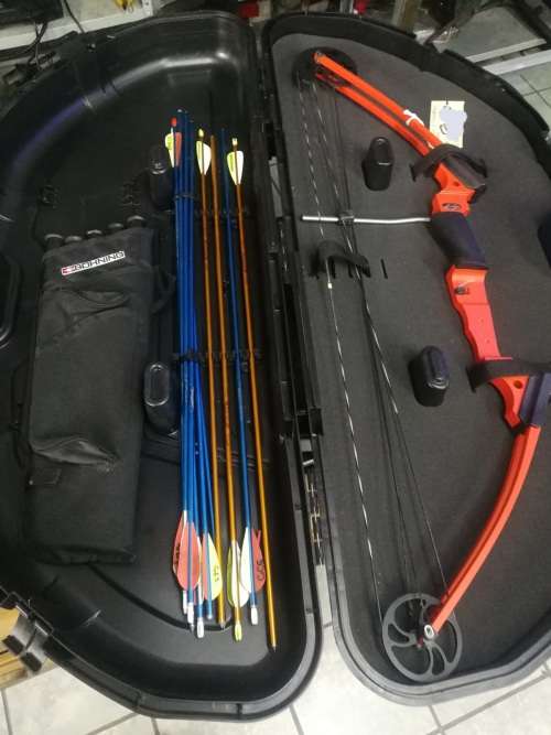 Genesis Compound Bow with accessories(Right handed)