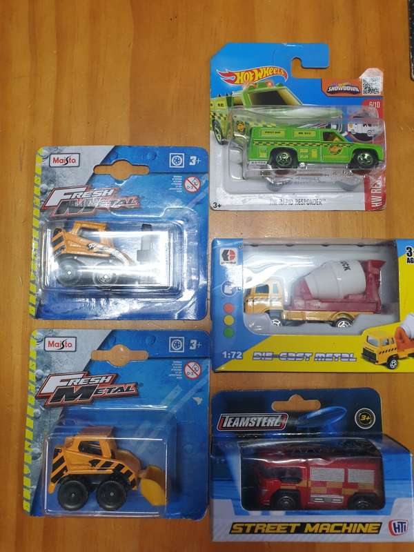 Assorted Matchbox, Maisto and Hotwheels cars(Offers Welcome)