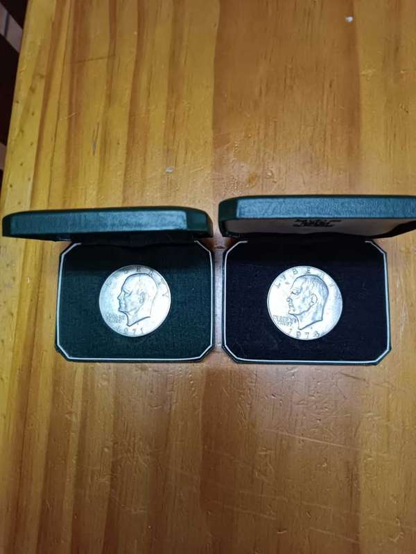Liberty Eisenhower 1971 Silver Dollar(Left Coin)(Offers Welcome)