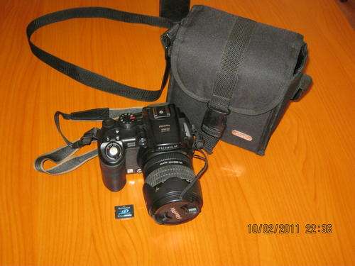 Fujifilm FinePix S9600 Camera with 1 GB memory card and bag.