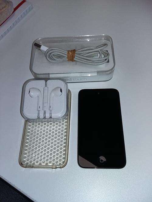 Apple iPod Touch 8 GB (4th Generation)