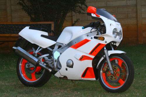 Yamaha FZR 400