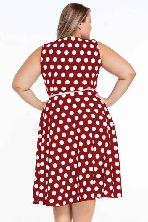 **PLUS SIZE** PRETTY POLKA DOT WITH KEYHOLE DETAIL DRESS