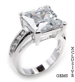 * R35 POSTAGE* 18K WHITE GOLD PLATED SIMULATED DIAMOND LADIES RING