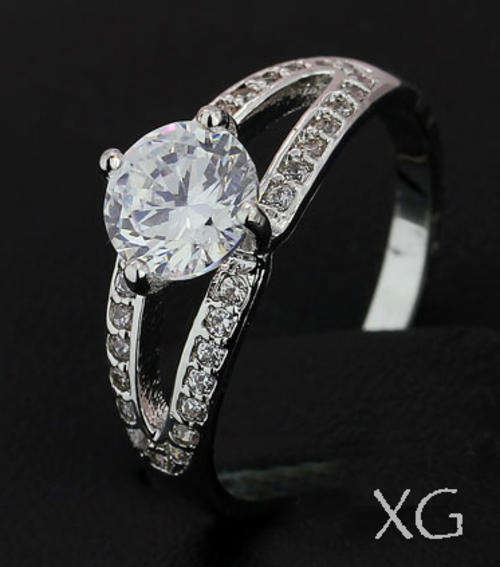 * R35 POSTAGE* 18K WHITE GOLD PLATED SIMULATED DIAMOND LADIES RING