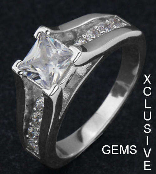 * GORGEOUS* 18K WHITE GOLD PLATED SIMULATED DIAMOND LADIES RING