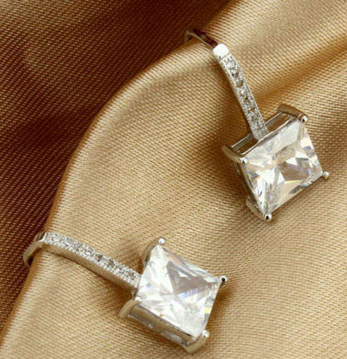 * R35 POSTAGE* 18K WHITE GOLD PLATED SIMULATED DIAMOND EARRINGS
