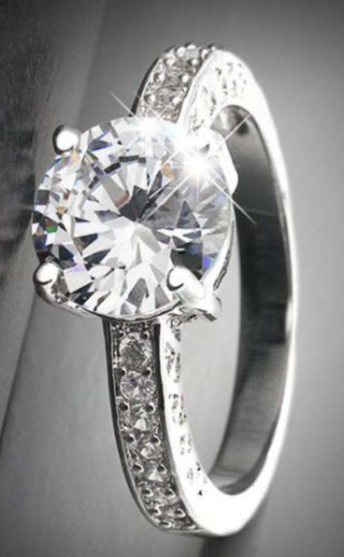 * GORGEOUS* 18K WHITE GOLD PLATED 2.75CT SIMULATED DIAMOND LADIES RING