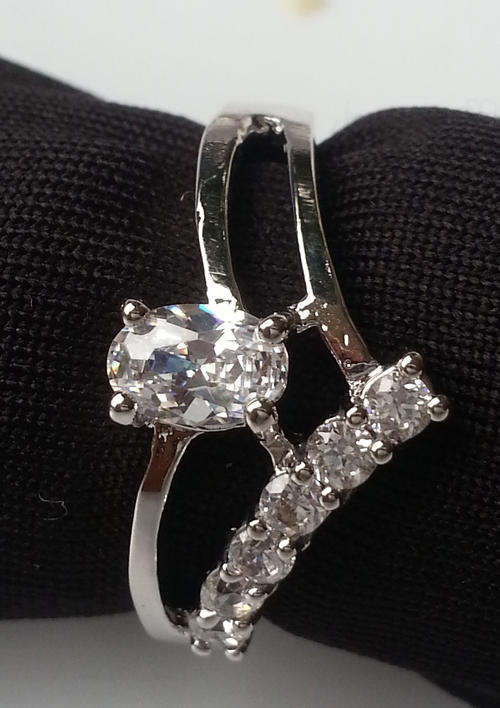 * LOCALLY IN STOCK* 18K WHITE GOLD PLATED SIMULATED DIAMOND LADIES RING