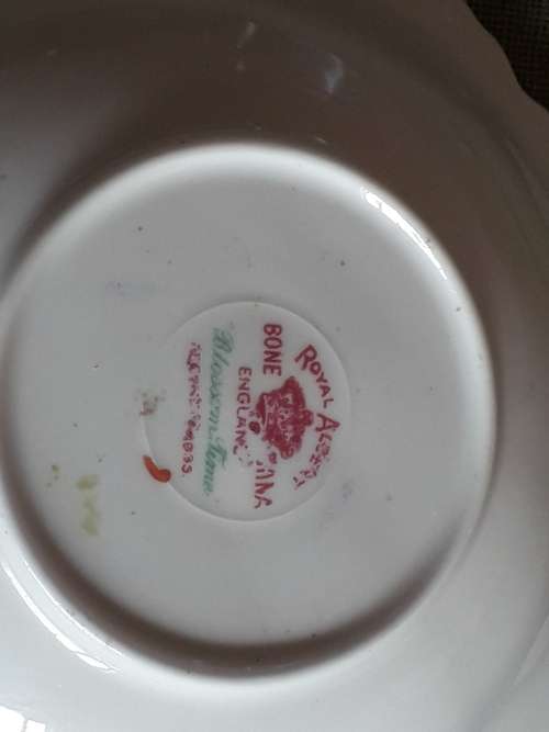 STUNNING VINTAGE ROYAL ALBERT "BLOSSOM TIME" MINT/TRINKET DISH