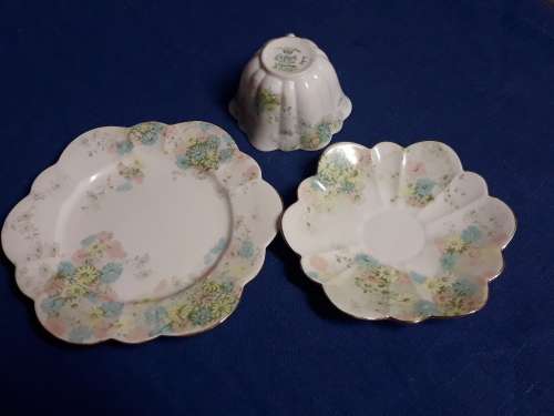 EXTREMELY RARE AND AWESOMELY STUNNING ANTIQUE "THE FOLEY CHINA" TEA TRIO c1900, RD 208329.
