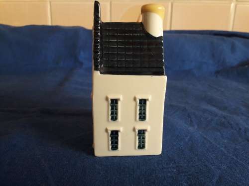 VINTAGE KLM DELFT BLUE HOUSE NO. 77, SEALED AND STILL FULL