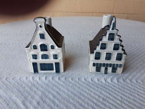 2 VINTAGE KLM DELFT BLUE HOUSES NO. 29 AND 66, UNSEALED