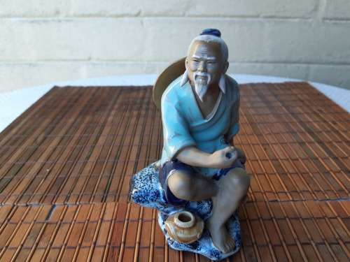 VINTAGE SHIWAN CHINESE MUDMAN FIGURINE WITH MARKING AT THE BASE