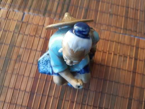 VINTAGE SHIWAN CHINESE MUDMAN FIGURINE WITH MARKING AT THE BASE
