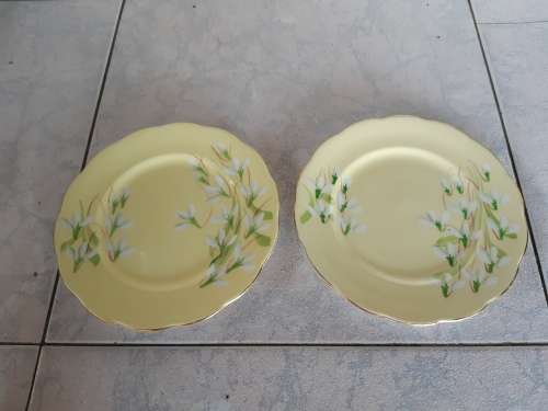 2 BEAUTIFUL ROYAL ALBERT "1940'S LAURENTIAN SNOWDROP CAKE PLATES, 1 BID