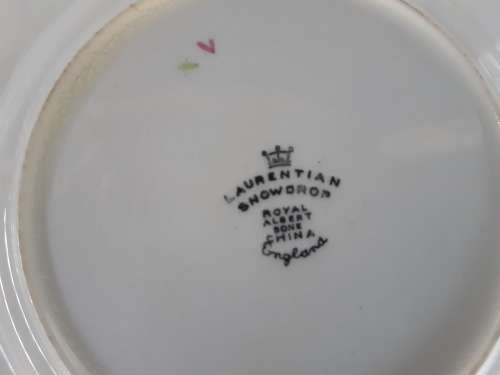 2 BEAUTIFUL ROYAL ALBERT "1940'S LAURENTIAN SNOWDROP CAKE PLATES, 1 BID