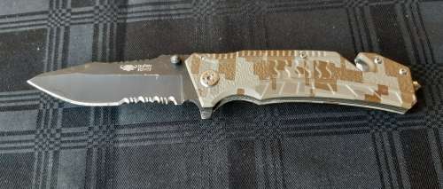 BUFFALO RIVER FOLDING KNIFE, MILITARY FATIGUE HANDLE AND BLACK BLADE