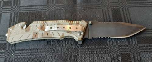 BUFFALO RIVER FOLDING KNIFE, MILITARY FATIGUE HANDLE AND BLACK BLADE