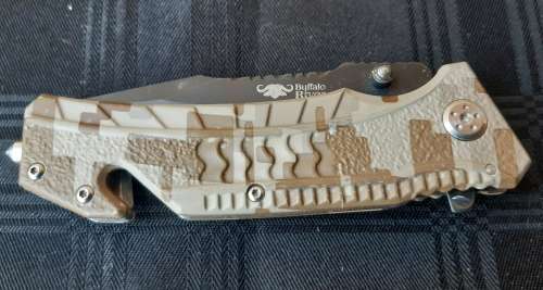 BUFFALO RIVER FOLDING KNIFE, MILITARY FATIGUE HANDLE AND BLACK BLADE