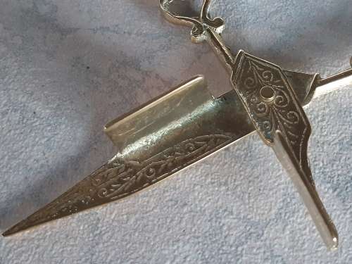 VINTAGE VICTORIAN BRASS CANDLE SNUFFER SCISSORS, ORNATELY DETAILED
