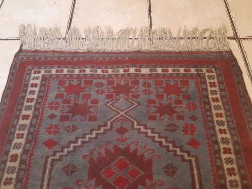 AWESOME TURKISH HANDWOVEN PURE WOOL YAGCIBEDIR CARPET IN GREAT CONDITION WITH LONG FRINGES