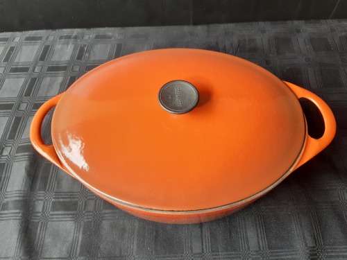AWESOME VINTAGE COUSANCES (NOW LE CREUSET) BURNT ORANGE AND WHITE  ENAMELED CAST IRON OVAL POT