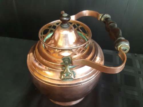 ANTIQUE HIGHLY COLLECTIBLE LARGE COPPER KETTLE