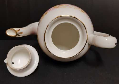 ELEGANT ROYAL ALBERT SERENA BONE CHINA COFFEE POT WITH A STUNNING FLORAL DESIGN