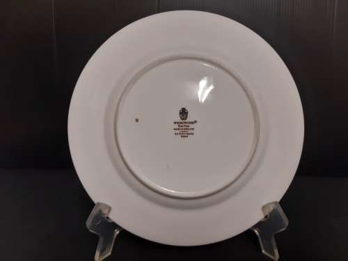 HIGHLY COLLECTIBLE WEDGWOOD MADE IN ENGLAND KUTANI CRANE PLATE