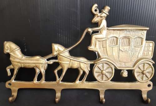 VINTAGE BRASS CARRIAGE AND HORSES WALL HANGING KEY HOLDER