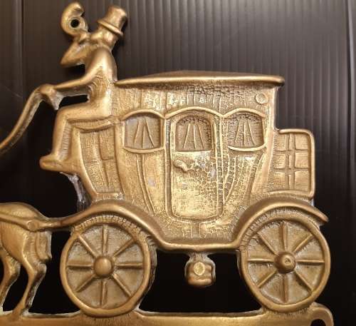 VINTAGE BRASS CARRIAGE AND HORSES WALL HANGING KEY HOLDER