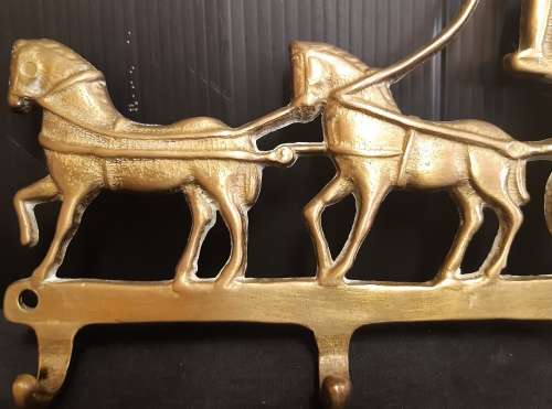VINTAGE BRASS CARRIAGE AND HORSES WALL HANGING KEY HOLDER
